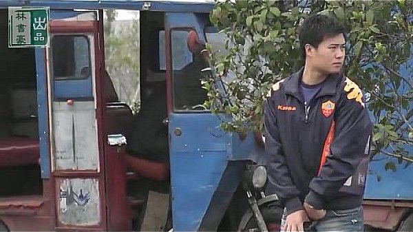 9 phut quay len trai thang dai bay .FLV