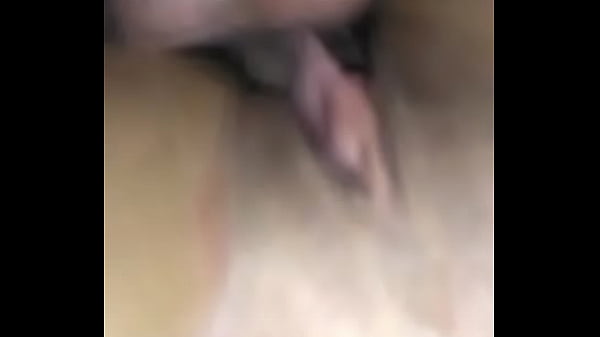 com uma novinha na putaria