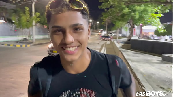 Gentlemen, Thiago Kurly is another gorgeous boy from Colombia, his muscular body and big cock with a combination of hot South American blo*d is a guarantee of an amazing show, in the full video you can enjoy muscle worship, massage, handjob and a finale 