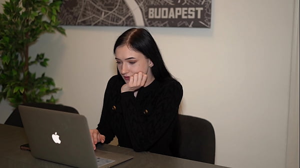 Young girl lends us her mouth to fuck her without stopping - Britney Dutch