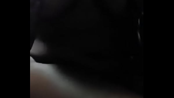 Femme mauricienne montrant ses lolos...authentique mairicienne