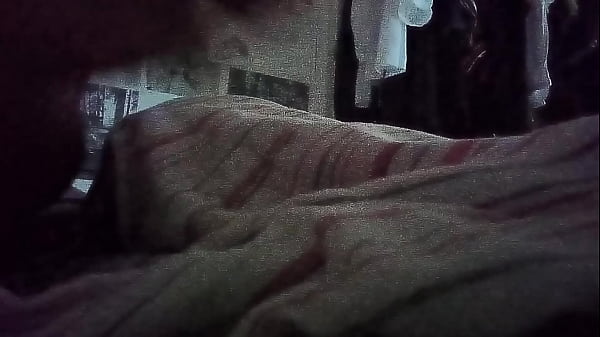 Viejo morboso entra a mi cuarto y me mete la mano  