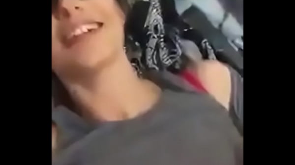 Mi cu&ntilde;ada deliciosa y sola en casa