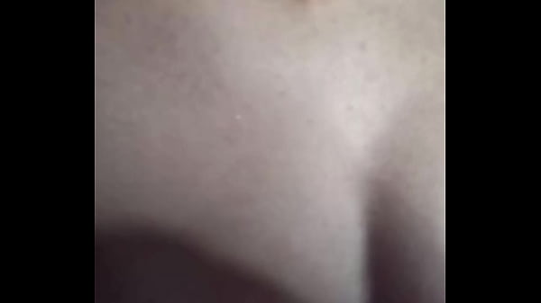 Puta latina se hace una rica paja para ti y muestra su gran co&ntilde;o dulce