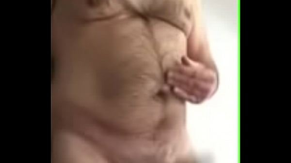 MADURO PELUDO SE MASTURBANDO  