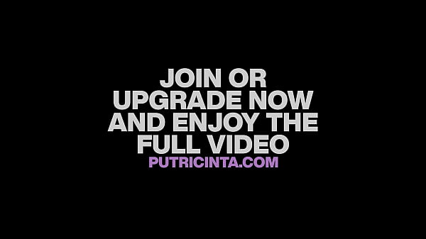 Putri Cinta Sunbathing on Poolside While Playing Her Pussy