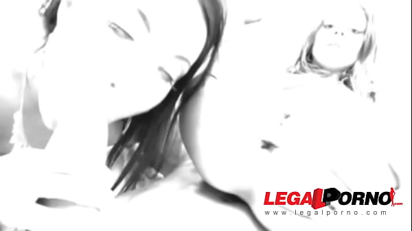 Gapefarting babes Lita Phoenix, Roxy Dee & Goldie lick each others feet and get fucked (DP, foot