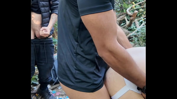 GAROTO SURFISTA VIROU PUTINHA DE 3 ATIVOS NO MATO DOS CASADOS 