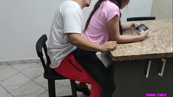 Mi Hijastra Queria Jugar Sentada en mis Piernas