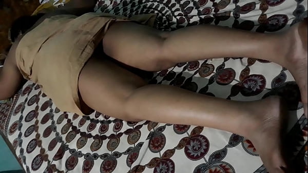 DESI HOUSEWIFE WITH BEAUTIFUL THIGHES