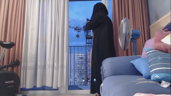 exhibe en niqab devant un grutier