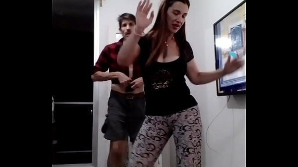 Androyrena suenan las lonjas moviendo el cuerpo candombeando