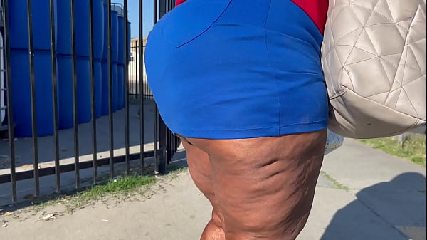 Big booty on the corner