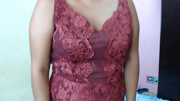 Mi esposa trajo a su step prima para hacer un tr&iacute;o real, dos hermosas latinas con tacones altos 100% real