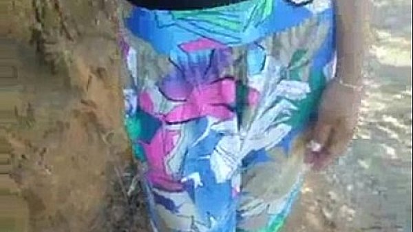 morena mostrando a buceta na rua