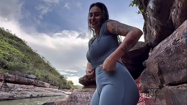 sexo salvaje con un seguidor que encontre en el rio donde me ba&ntilde;aba