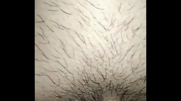 Em g&aacute;i bắn nước đ&aacute;i tung t&oacute;e