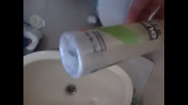 masturbandose mi amiga con un spray