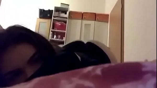 Beautiful teen shakes that ass