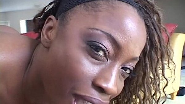 La golosa Monique chupando