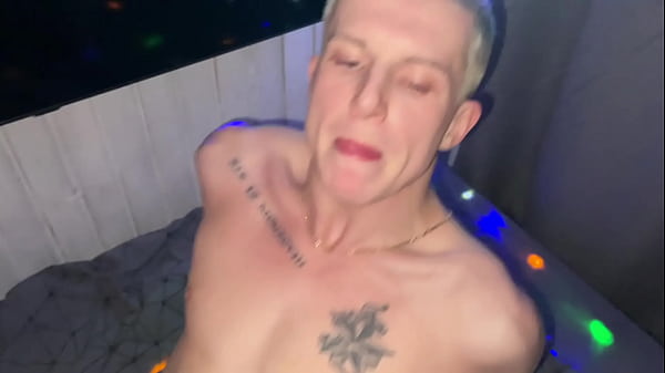 Twink's first anal, he lost his virginity in a threesome at a party - his best day