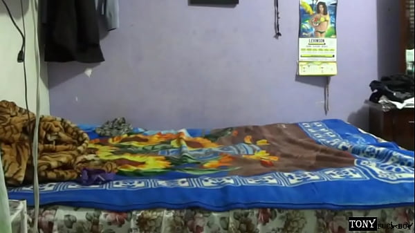 Esposa infiel pillada en la cama con otro.. Confiesa que le gusta la verga ajena por el culo.  