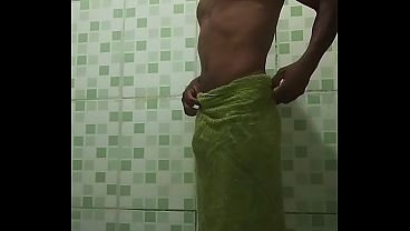 Billy tomando banho no banheiro