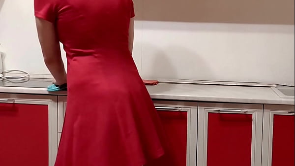 Married Milf Gets Pleasure In The Kitchen