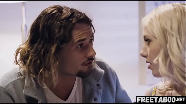 Teen Waitress First Time Having Sex With The Artist