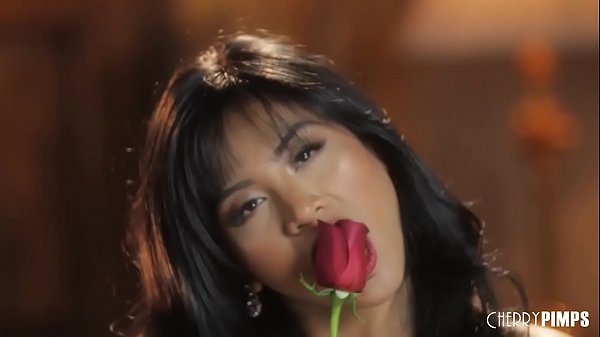 Ember Snow is a petite Asian whose solo performance is entertainment  