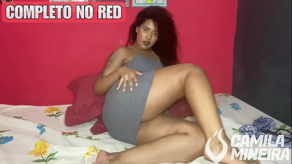 Gostosa tirou a calcinha e ficou s&oacute; de vestidinho indo porra na boquinha