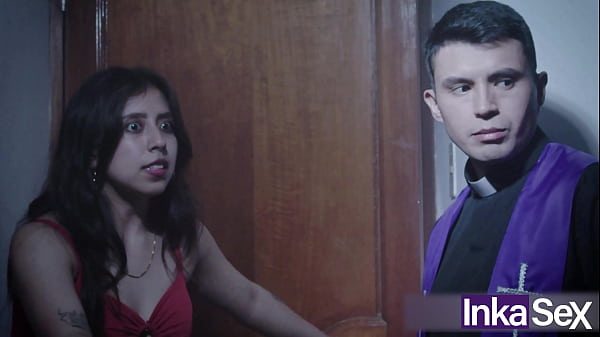 Sacerdote castiga a jovencita por pecadora follandola muy duro por el ano