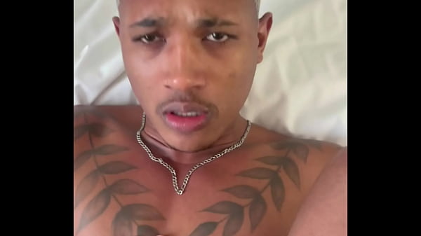 FUDENDO SEM CAPA COM BOY PELUDINHO.