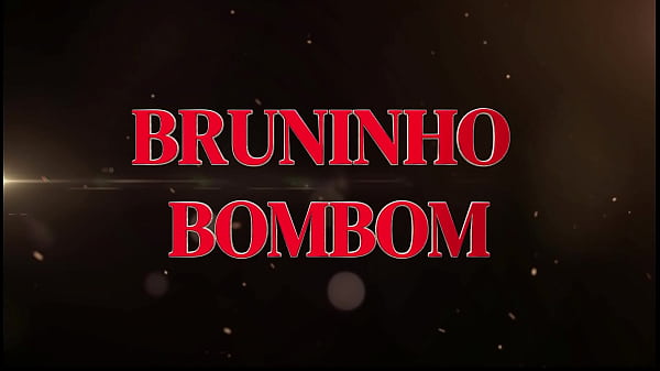 Meu namorado comprou uma moto nova e acabamos fazendo sexo em cima dela