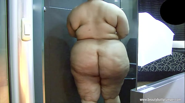 Gran culo de Ruby y su primer video porno