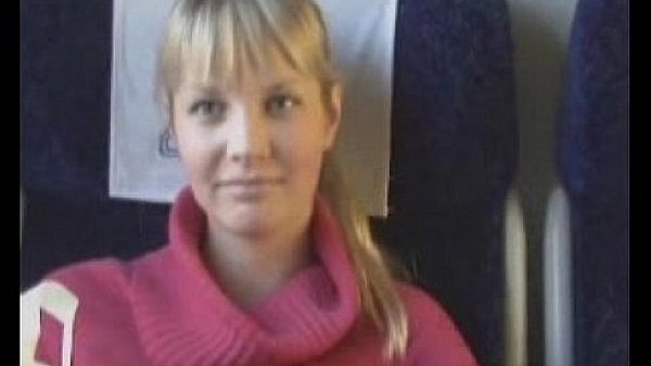 Loirinha safadinha pagando um boquete no busao