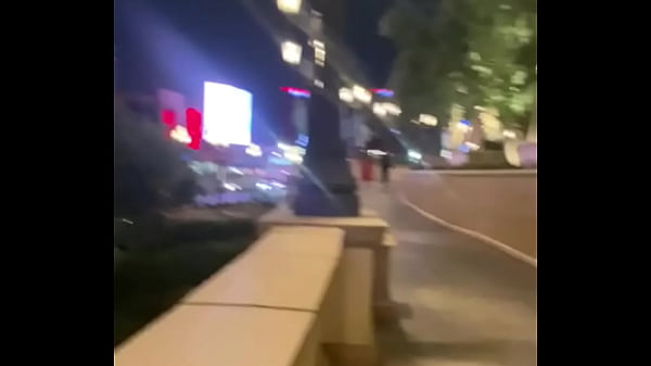 Cum hungry in Vegas Strip while people walk by