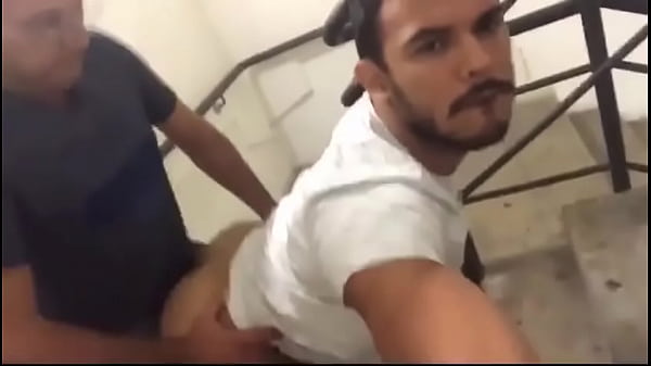 me fudendo na escada 
