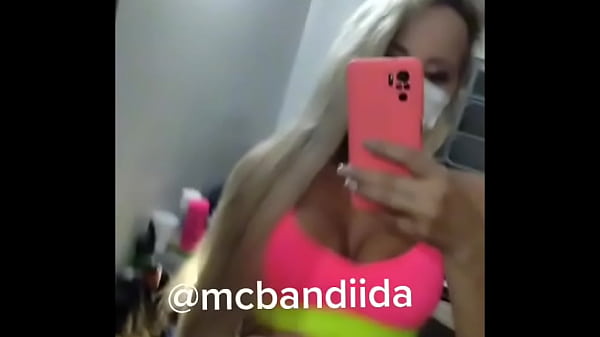 CAVALA CHEIA DE TES&Atilde;O DAN&Ccedil;ANDO AFIM DE UMA ROLA GROSSA