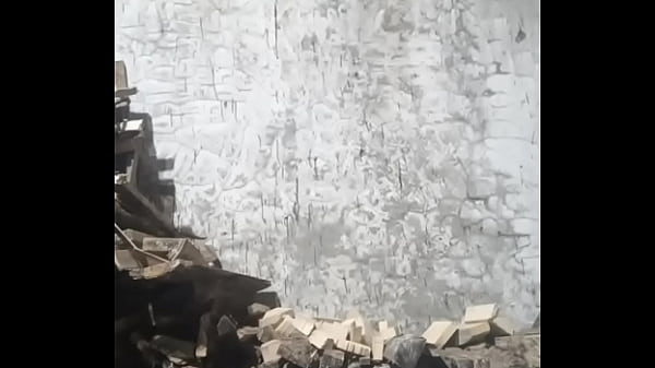 Ненасытный гей долбит свою огромнн допу железной лопатой! Он давно не получал анальный секс! 