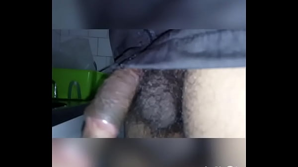 Bem &agrave; Vontade e Sem Sono Andando Pela Casa