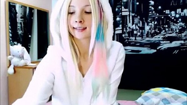 Sweet Looking Blonde teen Sows Off