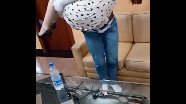 Depois de conversar pelo app fui ao encontro dessa safada e o marido gravou tudo - Parte 2