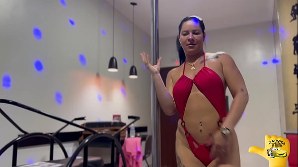 A mineira mais desejada de Montes Claros dan&ccedil;ando a carona mais desejada do Brasil e do mundo