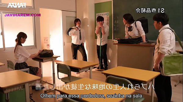 Aluna novinha t&iacute;mida vira marmita do grupo - LEGENDADO