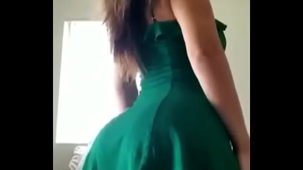 Novinha Dan&ccedil;ando e Ficando Pelada