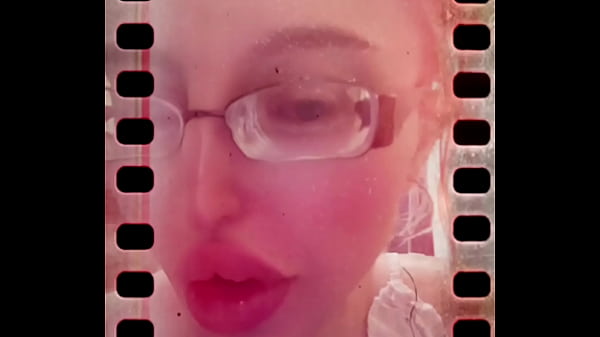 I can not close my mouth from hardly deep yawning