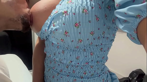 Gozei dando de frente pro pauzudo. Minha porra saiu t&atilde;o grossa! Estava a dias sem gozar. Ele chupa meu peito como ningu&eacute;m!