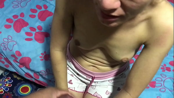 Nuevo Porno XXX - POV La esposa sucia le hace una deliciosa mamada a su marido Descuidado antes de irse a la cama y termina cubierto de semen - Amateur Nora Milf - Andy Z 94