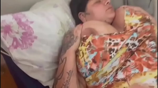 Passei a m&atilde;o na minha meia irm&atilde; e acabei fudendo ela - Firegreen2  